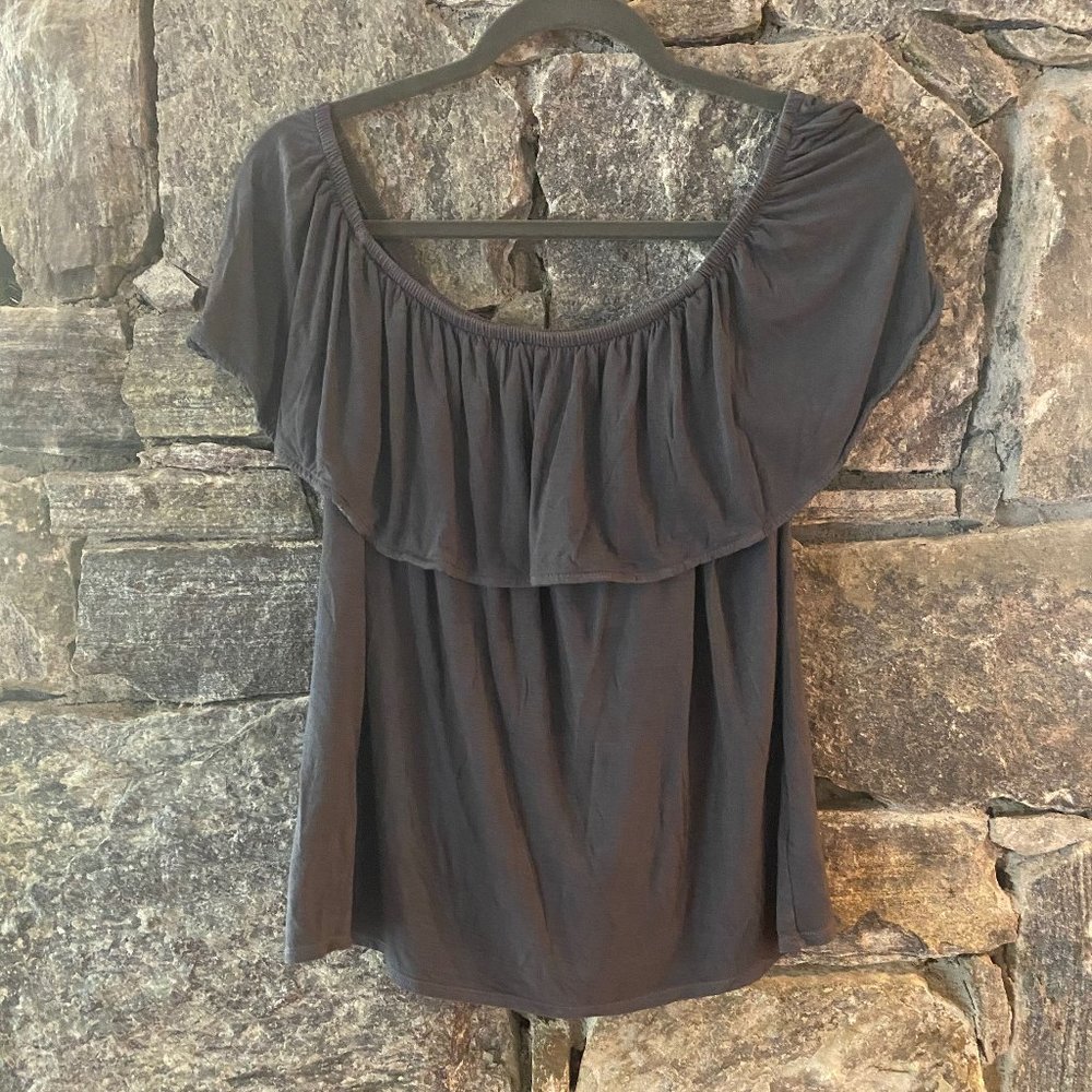 AMERICAN EAGLE OUTFITTERS SOFT & SEXY TEE TIERED, WEAR OFF OR ON SHOULDER SZ MED